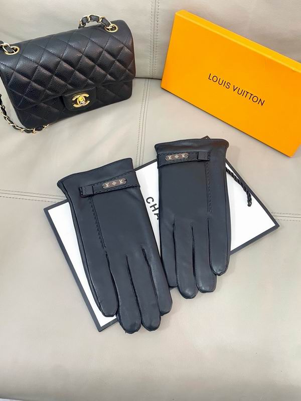 LV gloves 08